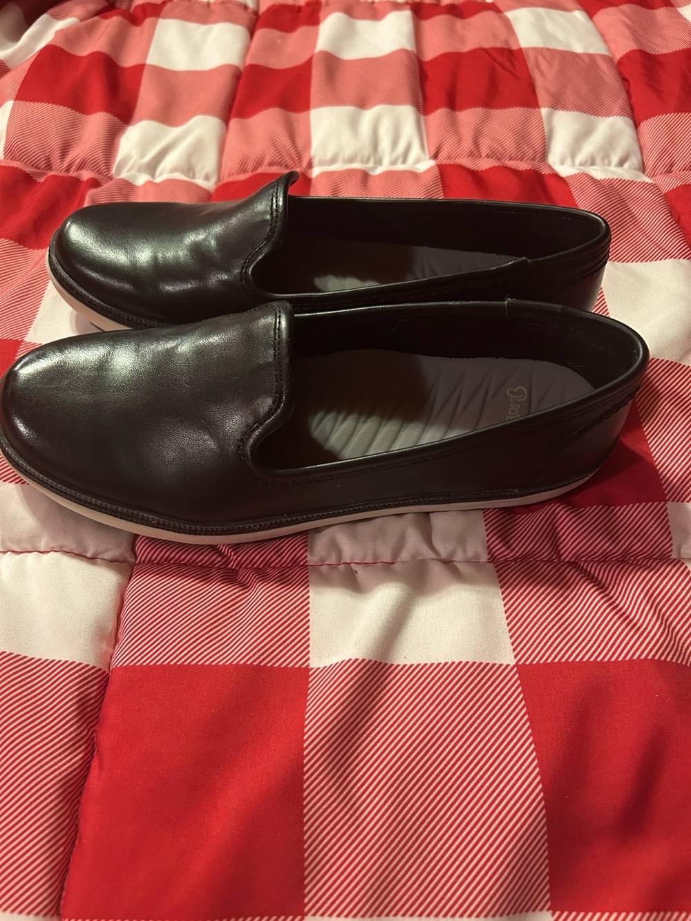 Baretraps black loafers - size 7 - excellent condition !